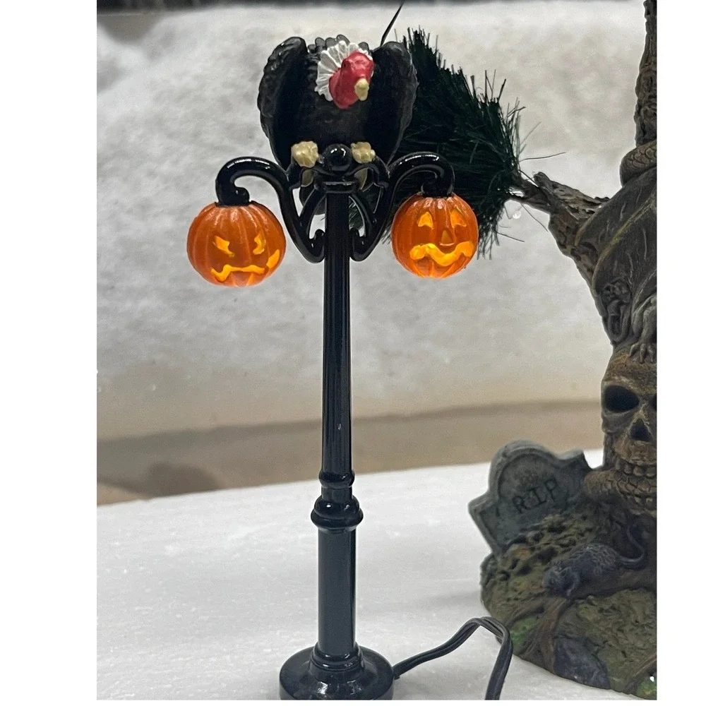 Dept 56 Halloween Spooky Totem & Gothic Vulture Street Lamp Set 53063 52961